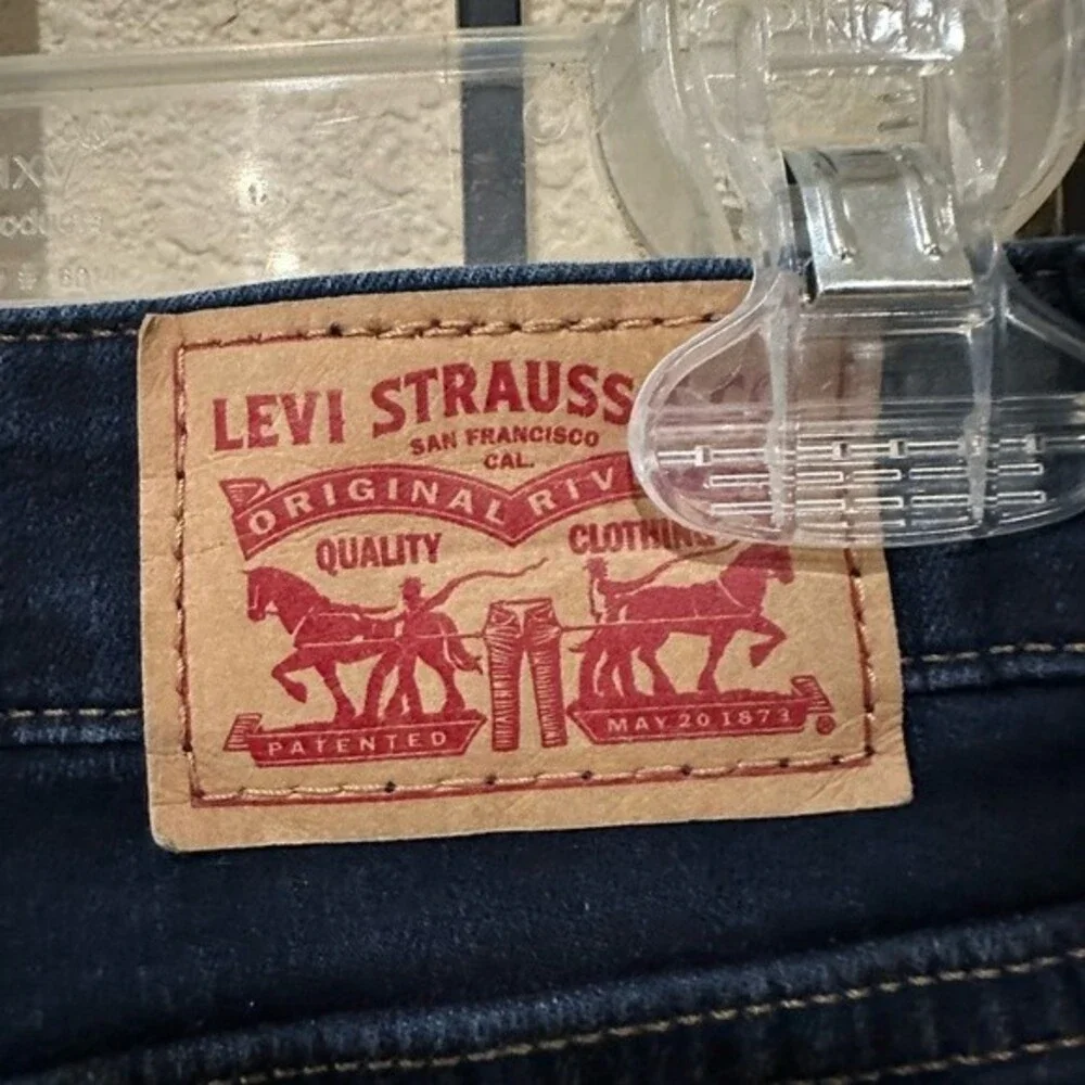 Levi’s women’s classic mid rise skinny jean